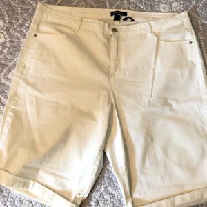 Bandolino Riley White Bermuda Shorts 18W